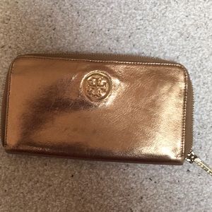 Tory Burch Robinson Zip Round Continental Wallet